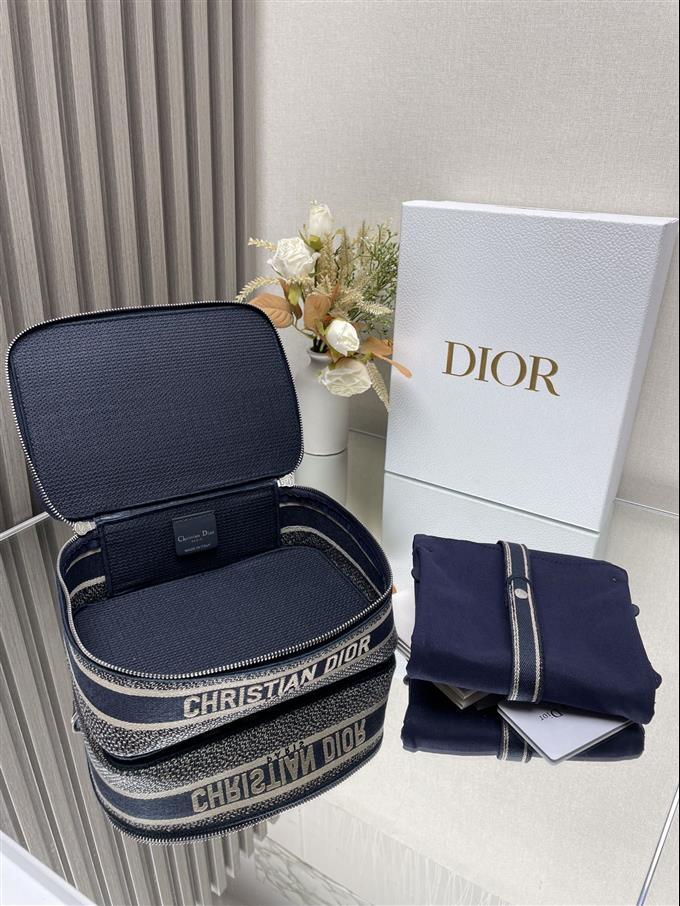 2025228Y 600P182146373